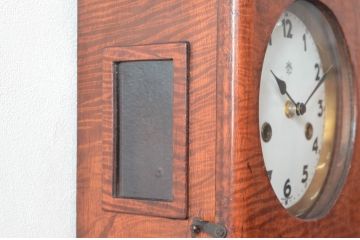 アンティーク時計　ドイツ製　JUNGHANS(ユンハンス)社　木の温もりを感じるデザインが素敵な掛け時計(振り子時計、柱時計、古時計)(R-072258)