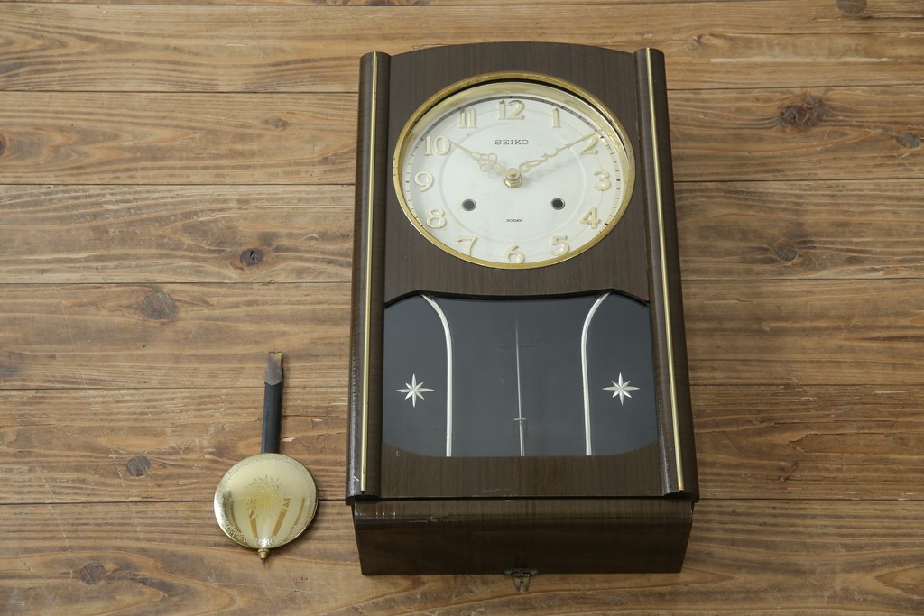 和製ヴィンテージ　SEIKO(セイコー)　30DAY　インデックス(数字)と針の金色がお洒落な掛け時計　(R-072277)