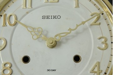 和製ヴィンテージ　SEIKO(セイコー)　30DAY　インデックス(数字)と針の金色がお洒落な掛け時計　(R-072277)