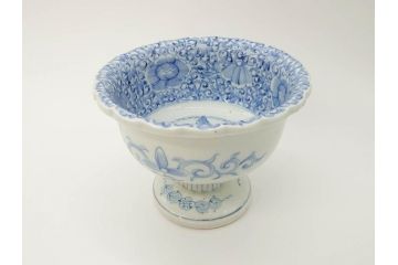 伊万里　染付　花唐草　繊細に描かれた線描が見事な盃洗(杯洗、コンポート、フルーツボウル、果物入れ、高台鉢、和食器)(R-072281)