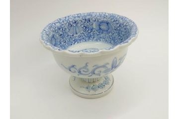 伊万里　染付　花唐草　繊細に描かれた線描が見事な盃洗(杯洗、コンポート、フルーツボウル、果物入れ、高台鉢、和食器)(R-072281)