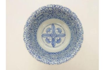 伊万里　染付　花唐草　繊細に描かれた線描が見事な盃洗(杯洗、コンポート、フルーツボウル、果物入れ、高台鉢、和食器)(R-072281)