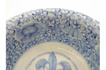 伊万里　染付　花唐草　繊細に描かれた線描が見事な盃洗(杯洗、コンポート、フルーツボウル、果物入れ、高台鉢、和食器)(R-072281)