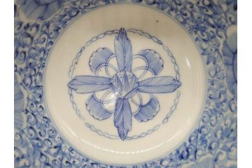 伊万里　染付　花唐草　繊細に描かれた線描が見事な盃洗(杯洗、コンポート、フルーツボウル、果物入れ、高台鉢、和食器)(R-072281)