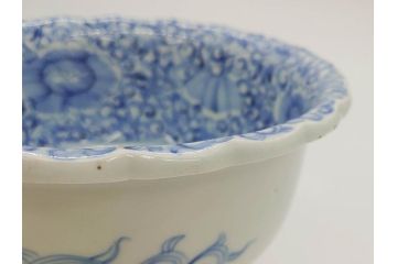 伊万里　染付　花唐草　繊細に描かれた線描が見事な盃洗(杯洗、コンポート、フルーツボウル、果物入れ、高台鉢、和食器)(R-072281)