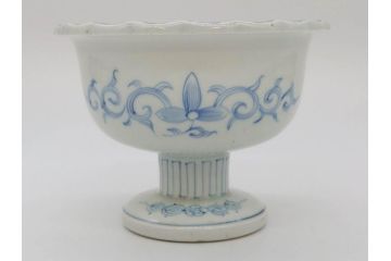 伊万里　染付　花唐草　繊細に描かれた線描が見事な盃洗(杯洗、コンポート、フルーツボウル、果物入れ、高台鉢、和食器)(R-072281)