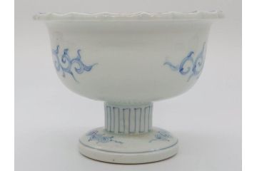 伊万里　染付　花唐草　繊細に描かれた線描が見事な盃洗(杯洗、コンポート、フルーツボウル、果物入れ、高台鉢、和食器)(R-072281)