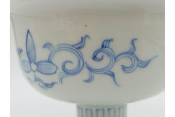 伊万里　染付　花唐草　繊細に描かれた線描が見事な盃洗(杯洗、コンポート、フルーツボウル、果物入れ、高台鉢、和食器)(R-072281)