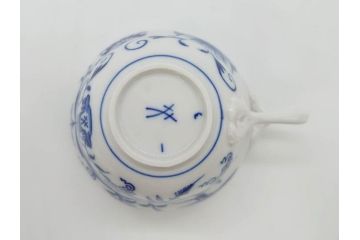ドイツ　マイセン　Meissen　ブルーオニオン　美しい意匠が上品な雰囲気を高めるカップ&ソーサー2客セット(洋食器、C&S)(R-072288)