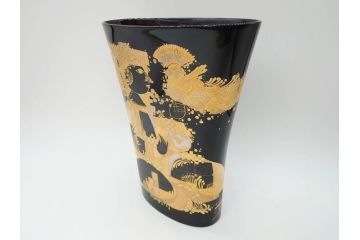 Rosenthal(ローゼンタール)　Bjorn Wiinblad(ビョルン・ヴィンブラッド)　ゴールドの煌びやかなデザインに魅了されるフラワーベース(花瓶、花入、花器)(R-072289)