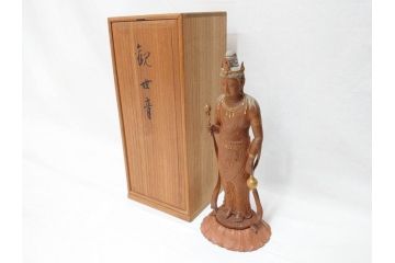 昭和　観世音菩薩　木彫　金彩　彩絵　細かい所までつくり込まれた仏像(加賀向正運?、置物、オブジェ、観音像、共箱付き)(R-072290)