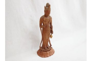 昭和　観世音菩薩　木彫　金彩　彩絵　細かい所までつくり込まれた仏像(加賀向正運?、置物、オブジェ、観音像、共箱付き)(R-072290)