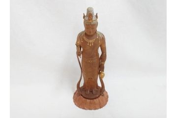昭和　観世音菩薩　木彫　金彩　彩絵　細かい所までつくり込まれた仏像(加賀向正運?、置物、オブジェ、観音像、共箱付き)(R-072290)