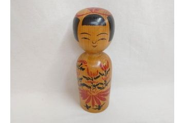秋田木地山　小椋久太郎　約30cm　微笑む表情が可愛らしいこけし(郷土人形玩具、伝統工芸、民芸品、置物、木彫)(R-072291)
