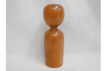 秋田木地山　小椋久太郎　約30cm　微笑む表情が可愛らしいこけし(郷土人形玩具、伝統工芸、民芸品、置物、木彫)(R-072291)