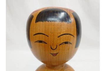 秋田木地山　小椋久太郎　約30cm　微笑む表情が可愛らしいこけし(郷土人形玩具、伝統工芸、民芸品、置物、木彫)(R-072291)