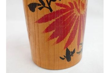 秋田木地山　小椋久太郎　約30cm　微笑む表情が可愛らしいこけし(郷土人形玩具、伝統工芸、民芸品、置物、木彫)(R-072291)