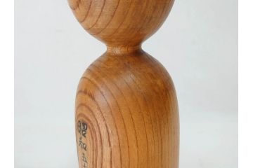 秋田木地山　小椋久太郎　約44cm　約36cm　大小　懐かしい雰囲気を醸し出すこけし2体セット(郷土人形玩具、伝統工芸、民芸品、置物、木彫)(R-072292)
