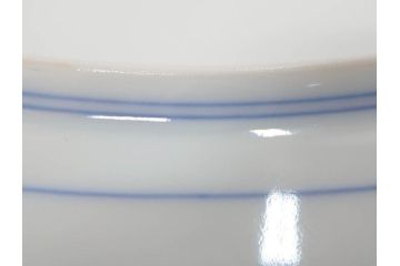 人間国宝　十三代　酒井田柿右衛門　染錦　初代図　約29cm　9.4寸　丁寧に描かれた図柄に魅了される飾皿(輪花、稜花、桔梗縁、額皿、飾り皿、共箱付き、皿立てスタンド付、大皿、和皿、九寸四分)(R-072300)
