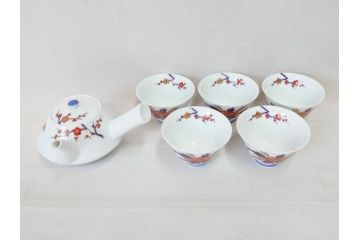 香蘭社　染錦　磁藝工房謹製　丁寧に絵付けされた鮮やかな花たちがアクセントになる茶器セット(茶器揃、急須、湯呑み5客、湯のみ、茶道具、和食器、共箱付き、磁芸工房)(R-072302)
