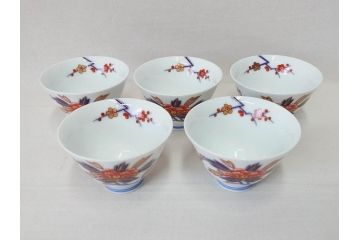 香蘭社　染錦　磁藝工房謹製　丁寧に絵付けされた鮮やかな花たちがアクセントになる茶器セット(茶器揃、急須、湯呑み5客、湯のみ、茶道具、和食器、共箱付き、磁芸工房)(R-072302)