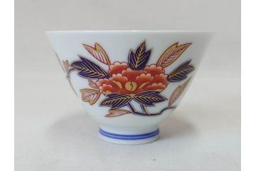 香蘭社　染錦　磁藝工房謹製　丁寧に絵付けされた鮮やかな花たちがアクセントになる茶器セット(茶器揃、急須、湯呑み5客、湯のみ、茶道具、和食器、共箱付き、磁芸工房)(R-072302)