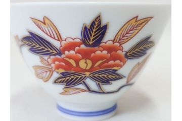 香蘭社　染錦　磁藝工房謹製　丁寧に絵付けされた鮮やかな花たちがアクセントになる茶器セット(茶器揃、急須、湯呑み5客、湯のみ、茶道具、和食器、共箱付き、磁芸工房)(R-072302)
