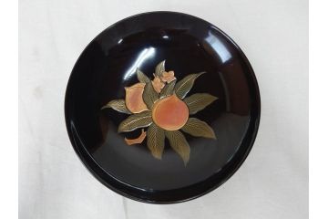 大正〜昭和初期　輪島塗　果物　蒔絵　それぞれ大胆に描かれた図柄が素敵な銘々皿5客セット(枇杷、葡萄、銀杏、石榴(柘榴)、桃、漆器、菓子器、和食器、中皿、和皿、木箱付き、袋付き)(R-072303)