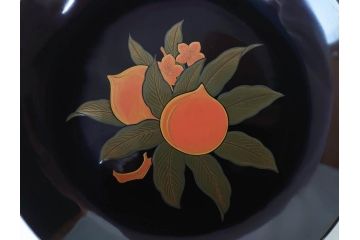 大正〜昭和初期　輪島塗　果物　蒔絵　それぞれ大胆に描かれた図柄が素敵な銘々皿5客セット(枇杷、葡萄、銀杏、石榴(柘榴)、桃、漆器、菓子器、和食器、中皿、和皿、木箱付き、袋付き)(R-072303)