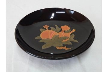 大正〜昭和初期　輪島塗　果物　蒔絵　それぞれ大胆に描かれた図柄が素敵な銘々皿5客セット(枇杷、葡萄、銀杏、石榴(柘榴)、桃、漆器、菓子器、和食器、中皿、和皿、木箱付き、袋付き)(R-072303)