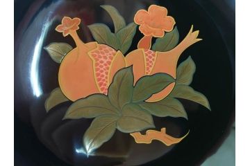 大正〜昭和初期　輪島塗　果物　蒔絵　それぞれ大胆に描かれた図柄が素敵な銘々皿5客セット(枇杷、葡萄、銀杏、石榴(柘榴)、桃、漆器、菓子器、和食器、中皿、和皿、木箱付き、袋付き)(R-072303)