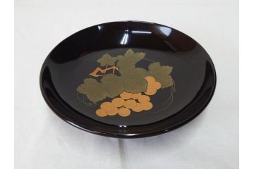 大正〜昭和初期　輪島塗　果物　蒔絵　それぞれ大胆に描かれた図柄が素敵な銘々皿5客セット(枇杷、葡萄、銀杏、石榴(柘榴)、桃、漆器、菓子器、和食器、中皿、和皿、木箱付き、袋付き)(R-072303)