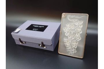 アンティーク　1920年代　レア　ルネ・ラリック(R.LALIQUE)　マスカット(葡萄)　珍しいデザインながらも取り入れやすいメニューホルダー(メニュー立て、メニュースタンド、ガラス、ギャルリーオルフェ(GALERIE ORPHEE)、案内、看板、箱付き)(R-072304)