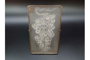 アンティーク　1920年代　レア　ルネ・ラリック(R.LALIQUE)　マスカット(葡萄)　珍しいデザインながらも取り入れやすいメニューホルダー(メニュー立て、メニュースタンド、ガラス、ギャルリーオルフェ(GALERIE ORPHEE)、案内、看板、箱付き)(R-072304)