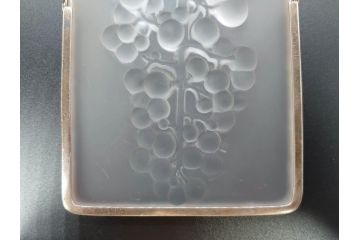 アンティーク　1920年代　レア　ルネ・ラリック(R.LALIQUE)　マスカット(葡萄)　珍しいデザインながらも取り入れやすいメニューホルダー(メニュー立て、メニュースタンド、ガラス、ギャルリーオルフェ(GALERIE ORPHEE)、案内、看板、箱付き)(R-072304)