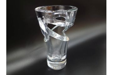 フランス　Baccarat　バカラ　トルネード　斬新なデザインが高級感溢れるフラワーベース(花瓶、花入、花器、フルレッドクリスタルガラス)(R-072306)