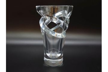 フランス　Baccarat　バカラ　トルネード　斬新なデザインが高級感溢れるフラワーベース(花瓶、花入、花器、フルレッドクリスタルガラス)(R-072306)