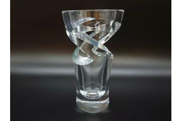 フランス　Baccarat　バカラ　トルネード　斬新なデザインが高級感溢れるフラワーベース(花瓶、花入、花器、フルレッドクリスタルガラス)(R-072306)