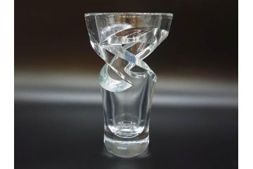 フランス　Baccarat　バカラ　トルネード　斬新なデザインが高級感溢れるフラワーベース(花瓶、花入、花器、フルレッドクリスタルガラス)(R-072306)