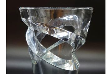 フランス　Baccarat　バカラ　トルネード　斬新なデザインが高級感溢れるフラワーベース(花瓶、花入、花器、フルレッドクリスタルガラス)(R-072306)
