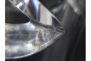 フランス　Baccarat　バカラ　トルネード　斬新なデザインが高級感溢れるフラワーベース(花瓶、花入、花器、フルレッドクリスタルガラス)(R-072306)