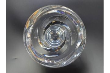 フランス　Baccarat　バカラ　トルネード　斬新なデザインが高級感溢れるフラワーベース(花瓶、花入、花器、フルレッドクリスタルガラス)(R-072306)