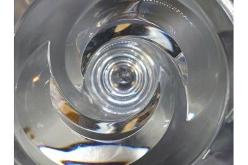 フランス　Baccarat　バカラ　トルネード　斬新なデザインが高級感溢れるフラワーベース(花瓶、花入、花器、フルレッドクリスタルガラス)(R-072306)
