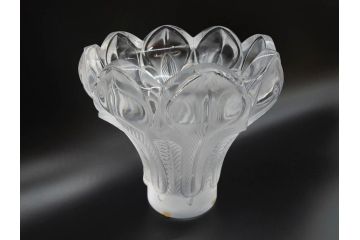 フランス　LALIQUE(ラリック)　クリスタルガラス　花のようなデザインが美しいフラワーベース(花瓶、花入、花器)(R-072307)