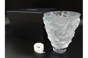 フランス　LALIQUE(ラリック)　シャンゼリゼ　クリスタル　繊細なデザインが輝きを放つフラワーベース(花瓶、花入、花器、ガラス、箱付き)(R-072308)