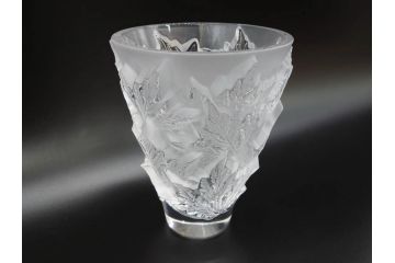 フランス　LALIQUE(ラリック)　シャンゼリゼ　クリスタル　繊細なデザインが輝きを放つフラワーベース(花瓶、花入、花器、ガラス、箱付き)(R-072308)