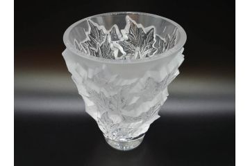 フランス　LALIQUE(ラリック)　シャンゼリゼ　クリスタル　繊細なデザインが輝きを放つフラワーベース(花瓶、花入、花器、ガラス、箱付き)(R-072308)