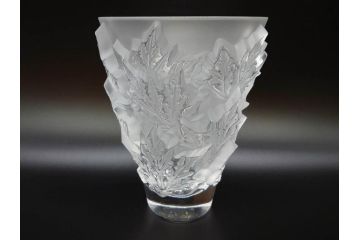 フランス　LALIQUE(ラリック)　シャンゼリゼ　クリスタル　繊細なデザインが輝きを放つフラワーベース(花瓶、花入、花器、ガラス、箱付き)(R-072308)