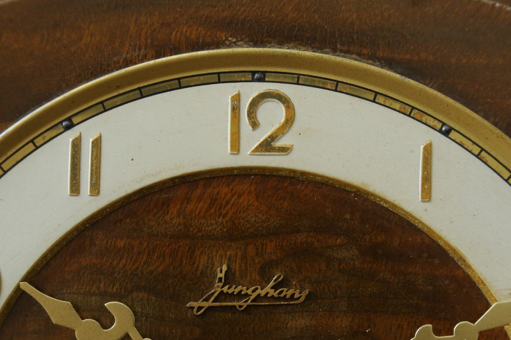 アンティーク時計　ドイツ製　JUNGHANS(ユンハンス)社　木の温もりを感じるデザインが素敵な置き時計　(R-072356)