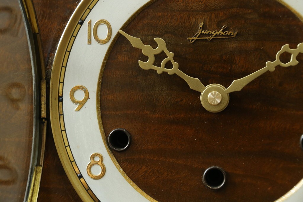 アンティーク時計　ドイツ製　JUNGHANS(ユンハンス)社　木の温もりを感じるデザインが素敵な置き時計　(R-072356)
